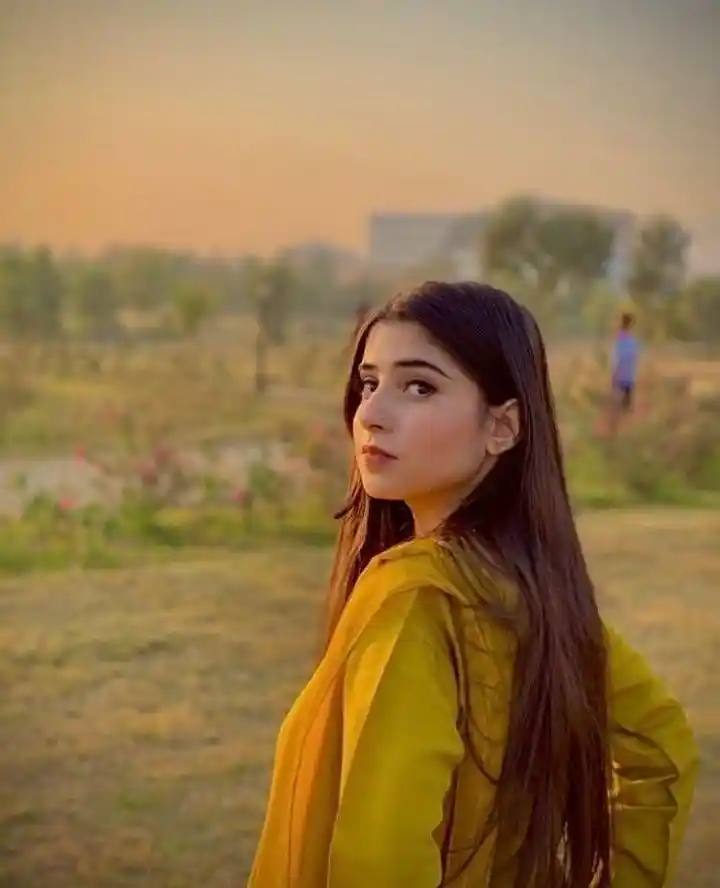 attitude-stylish-cute-girl-dp