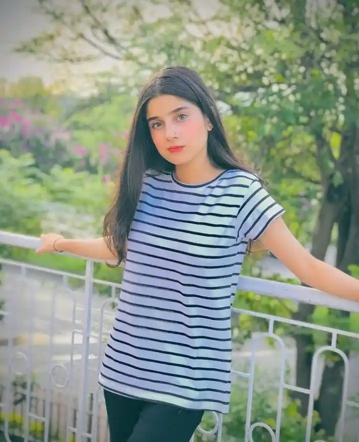 best-comment-for-cute-girl-pic-on-instagram