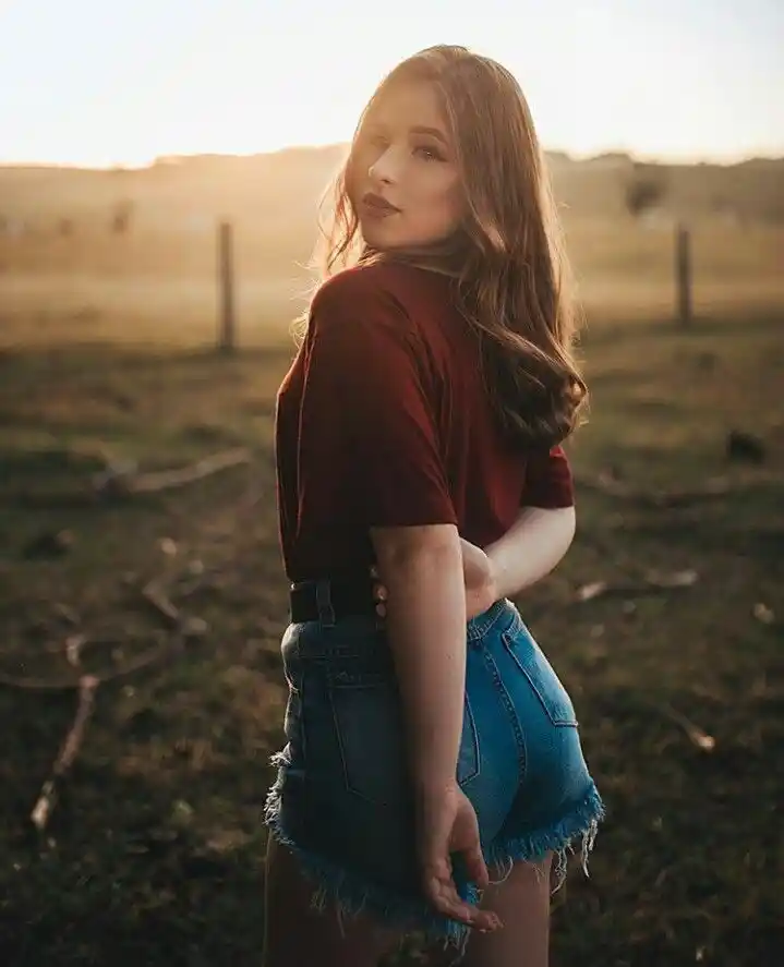 girl-pic-black-filter