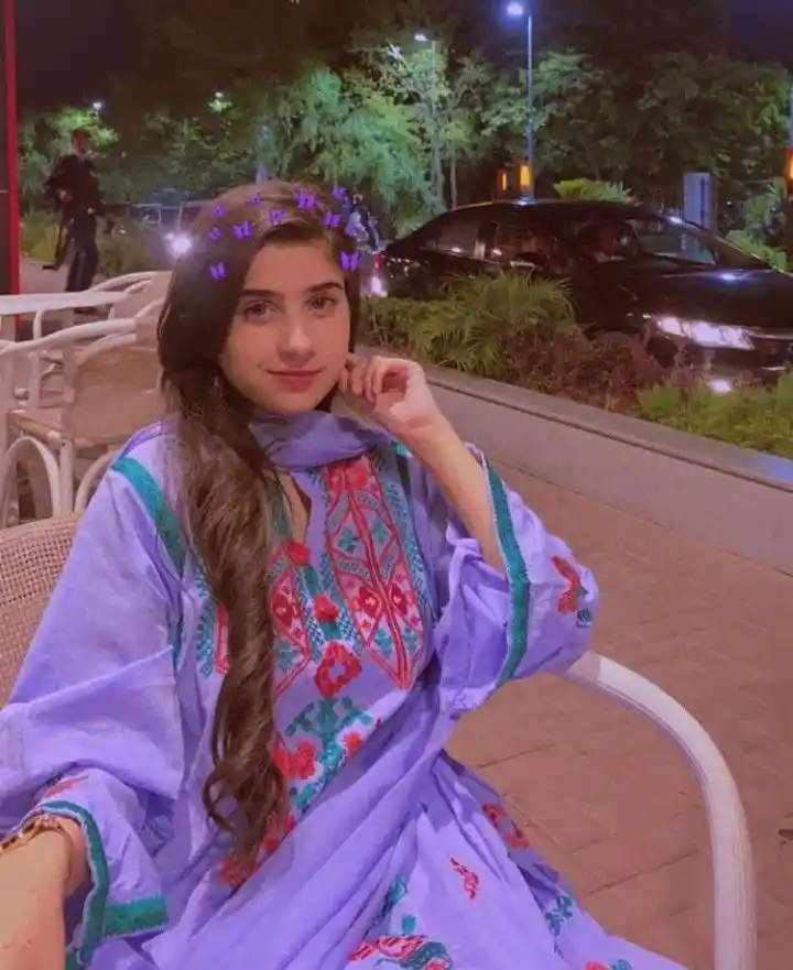 simple-cute-girl-pic