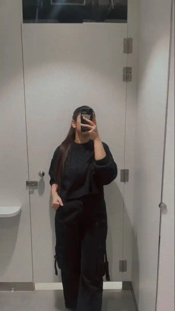 aesthetic blur photo girl short hair