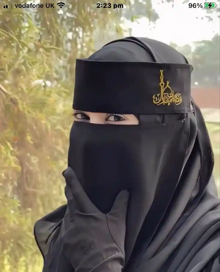 islamic girl stylish instagram hijab dp 13